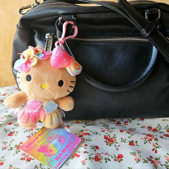 ❣️[NWT] Gift Set Hello Kitty Bag and Keyring Accessory | Limited Edition - Picture 6 of 9